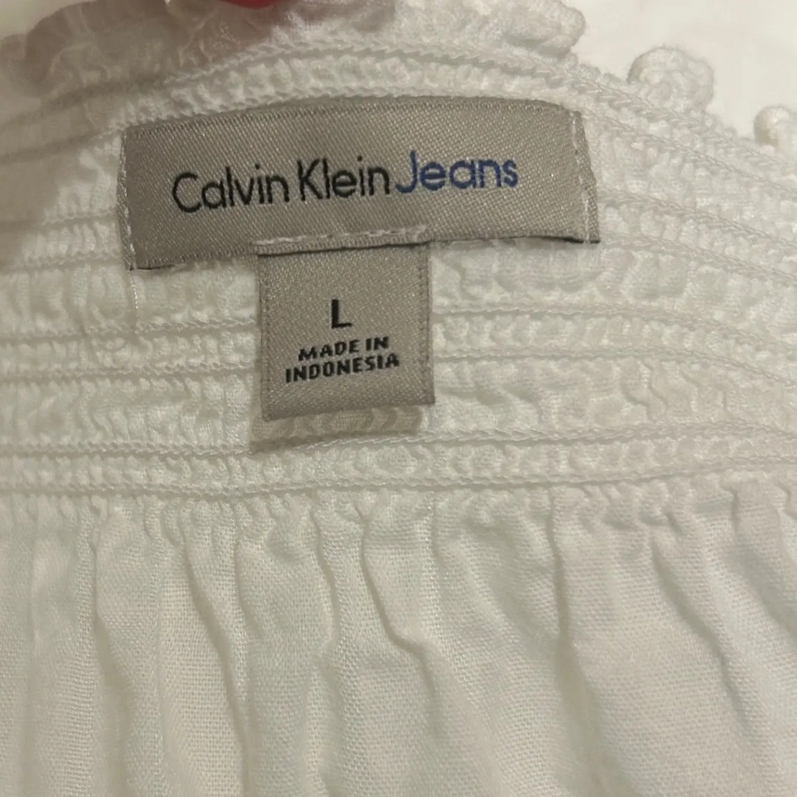 Calvin‎ Klein Jeans Women Top L White Smocked Off Shoulder Peasant Cottagecore - Image 6