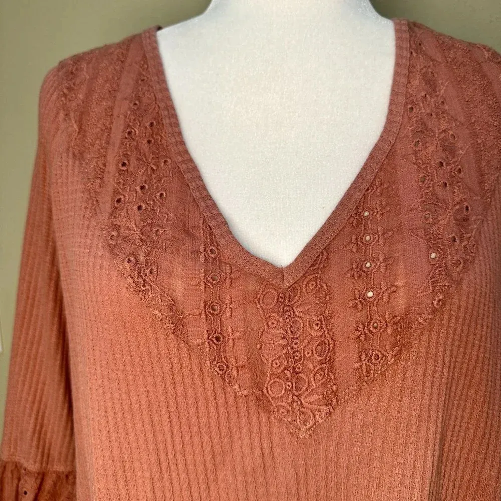 NWT FREE PEOPLE Sayulita Eyelet Flutter Sleeve Top - size Small - Image 3