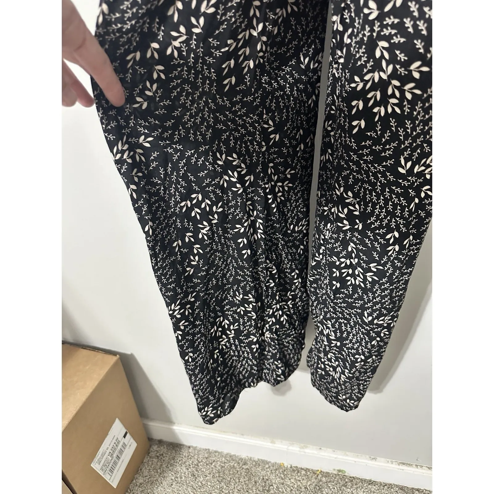 ZARA Black & White Leaf Print Jumpsuit Collared V-Neck Wide-Leg Size Small - Image 7