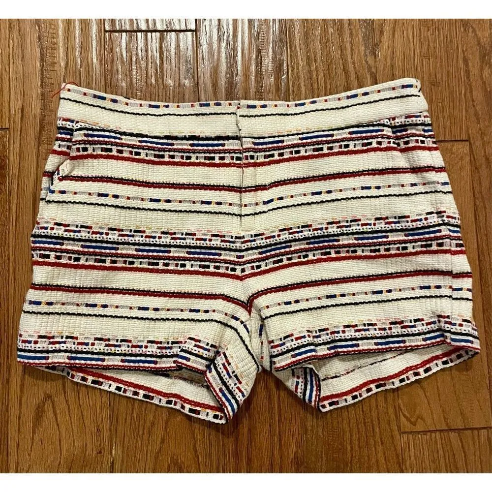 Joie white embroidered boho shorts size small - Image 2