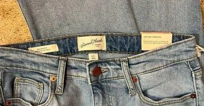 Universal Threads s NWT Jeans - Image 4