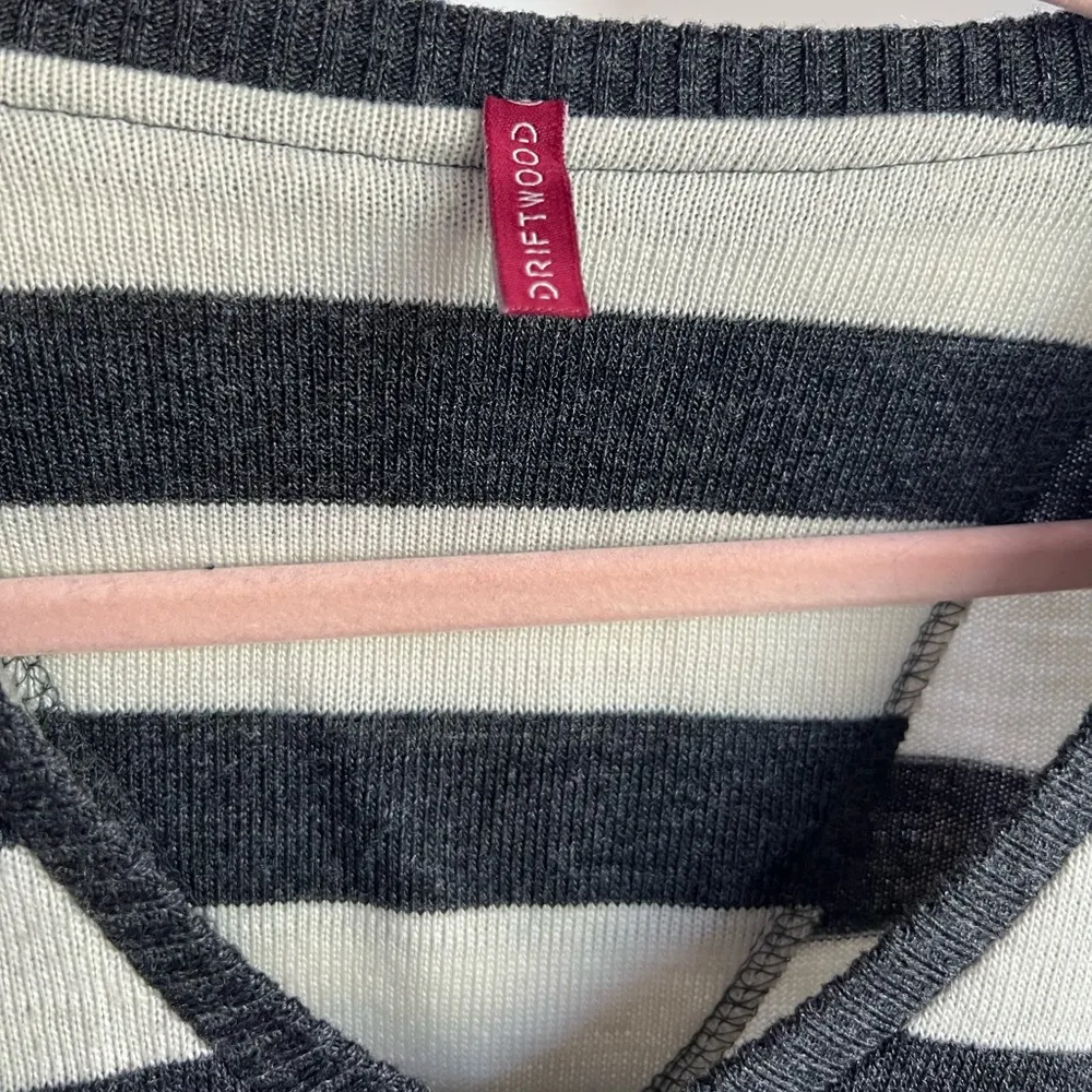 Driftwood Cozy Subtle V-Neck Striped Knit Sweater | Charcoal/Ivory | Large - Image 4