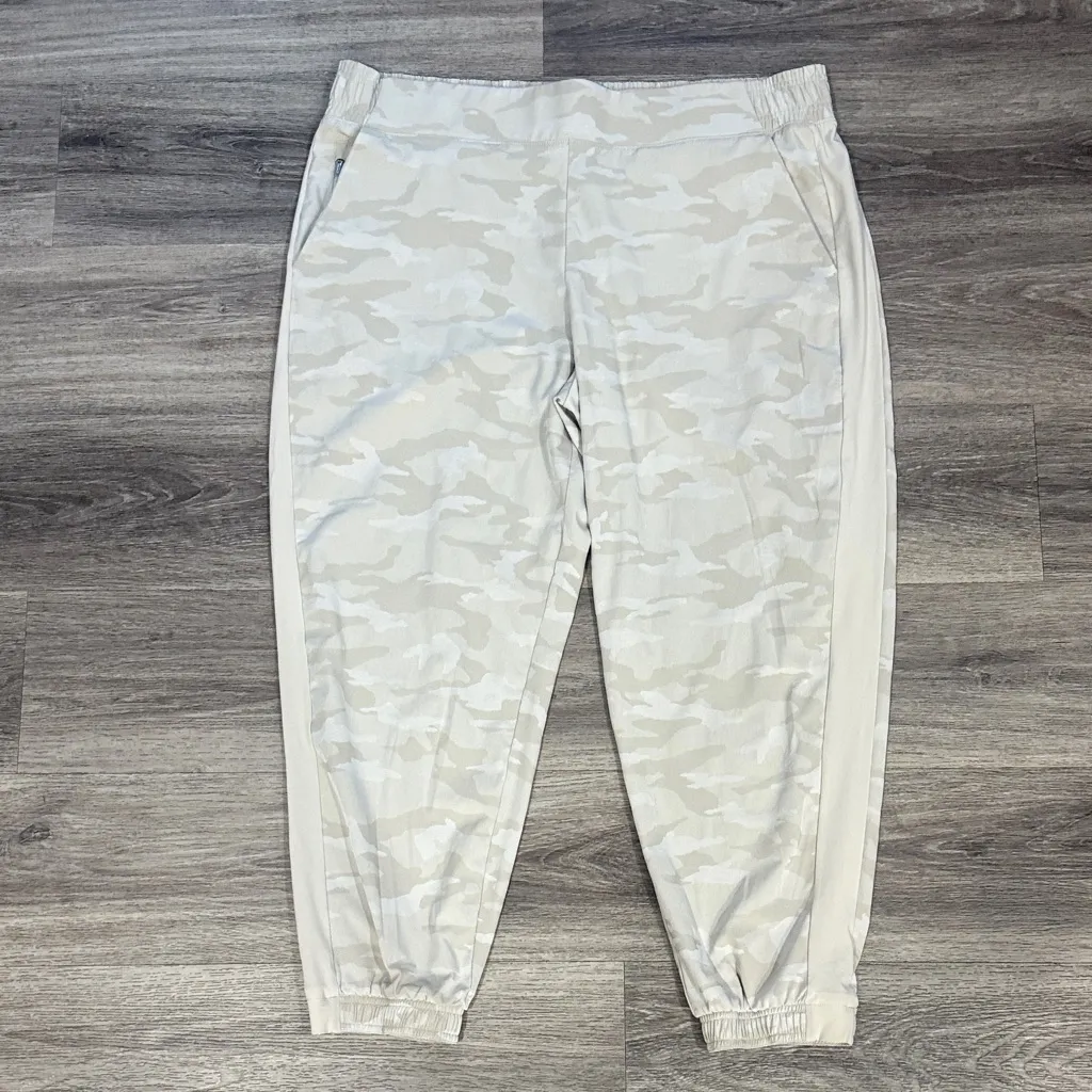 Athleta Camouflage Light Tan Joggers Brooklyn Camo Pants - Image 3