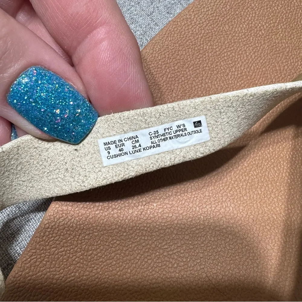 Reef Women's Cushion Court Flip Flops Iridescent Gold Sandals Size 9 - Image 5