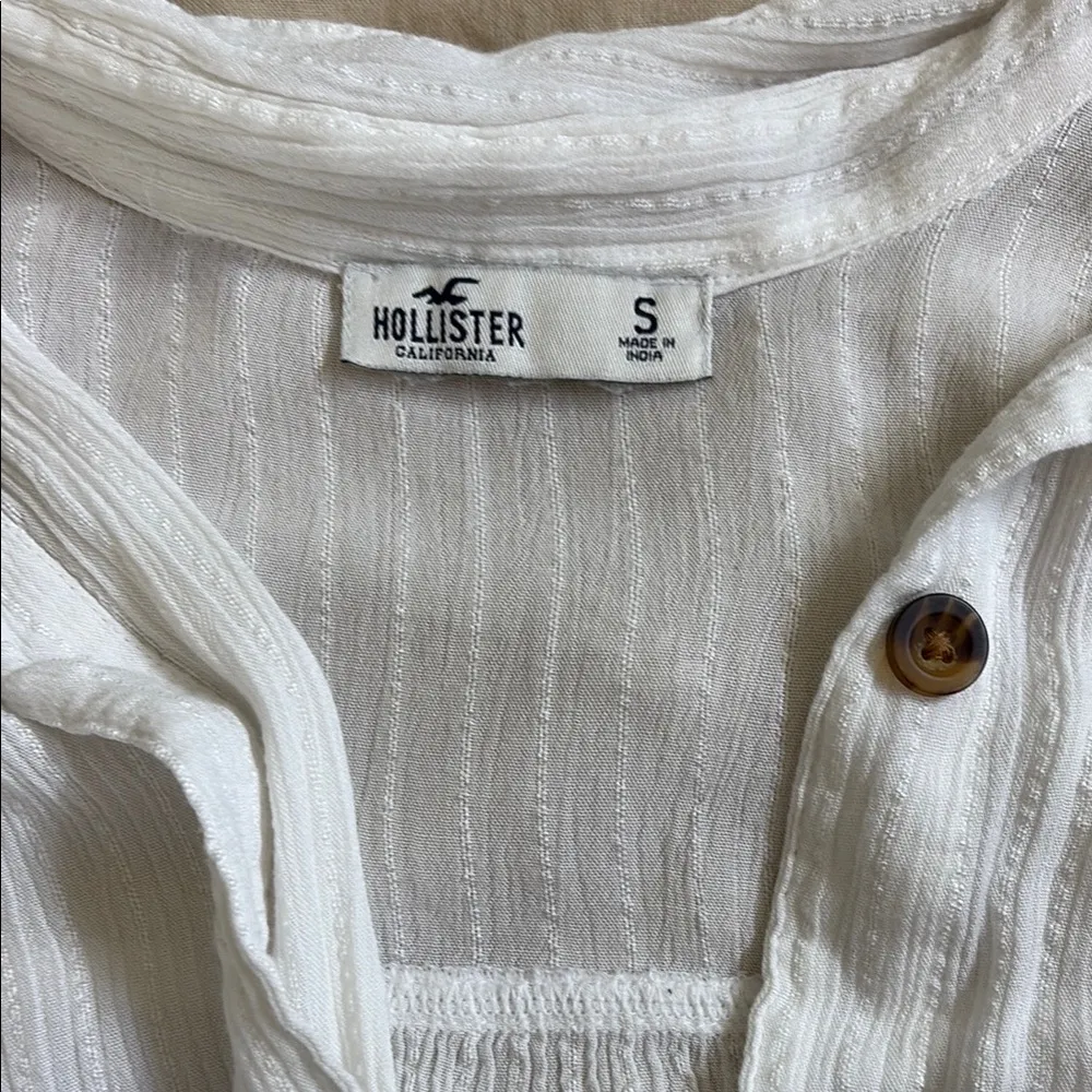 Hollister White Ribbed Button Down Shirt with Notched Collar - Image 3