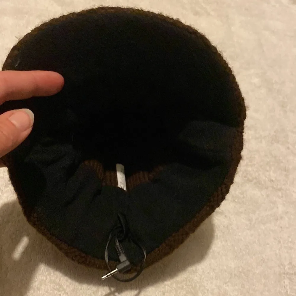 Roxy knit hat with headphones​​​​ - Image 3