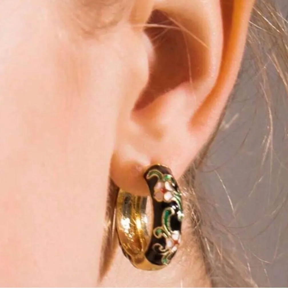 Chic Black Enamel Earrings with Pink Floral Design - Image 3