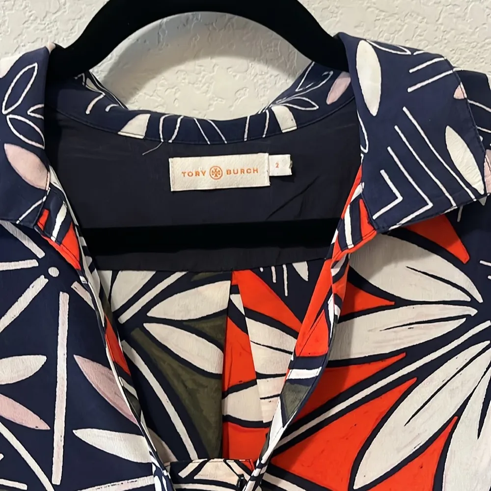 TORY BURCH Floral Pattern 100% Silk Top, Size 2 - Image 5
