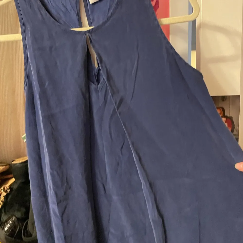 AMANDA UPRICHARD NAVY BLUE SILK SHIFT DRESS - Image 3