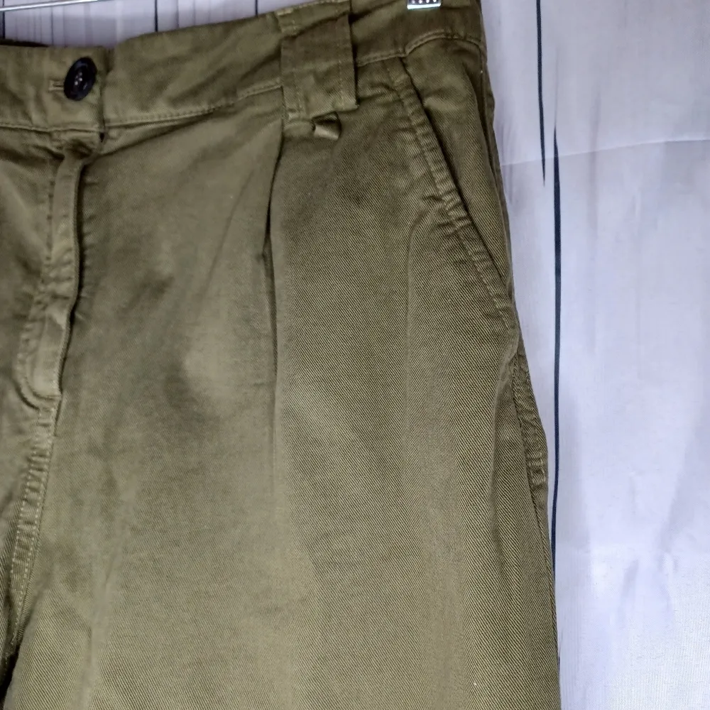 Bershka Women's Olive Green Cargo Pants NWT - Image 8