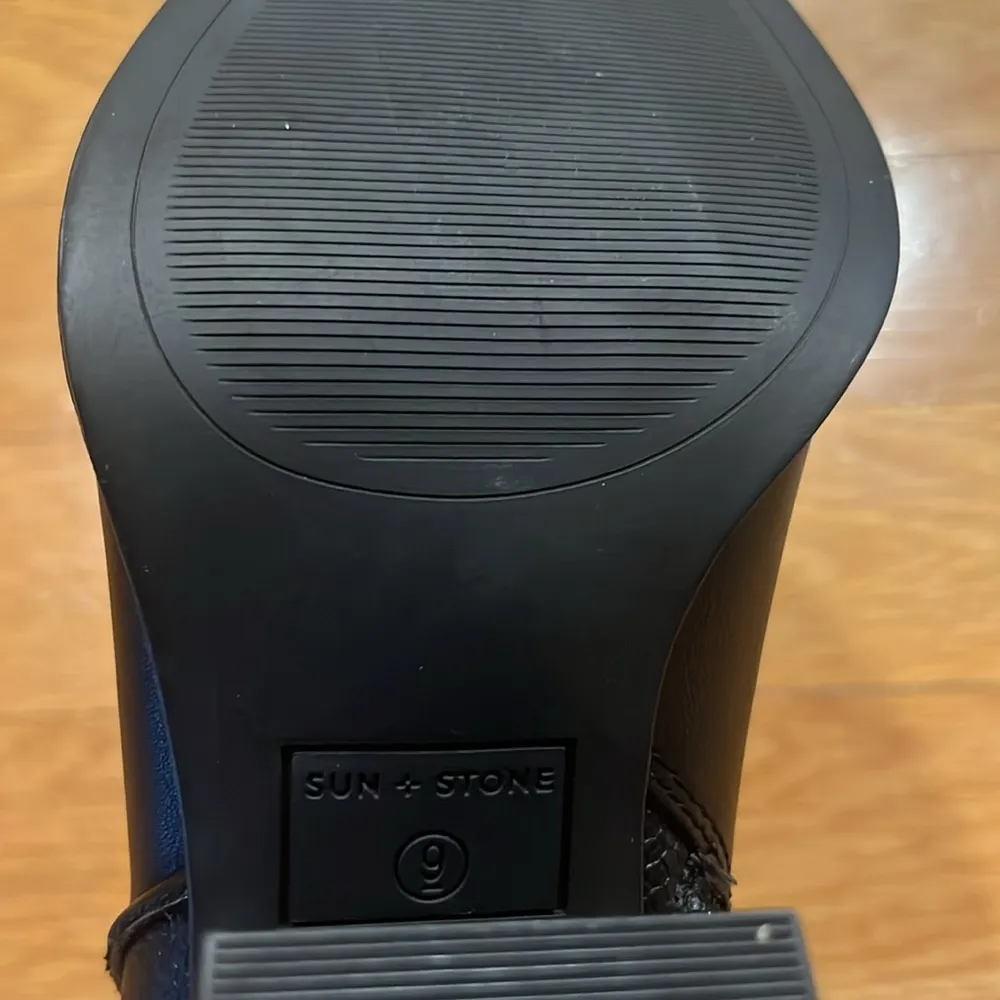 NWOT Sun +stone Gracey black faux leather block heel ankle boots size 9 . - Image 12