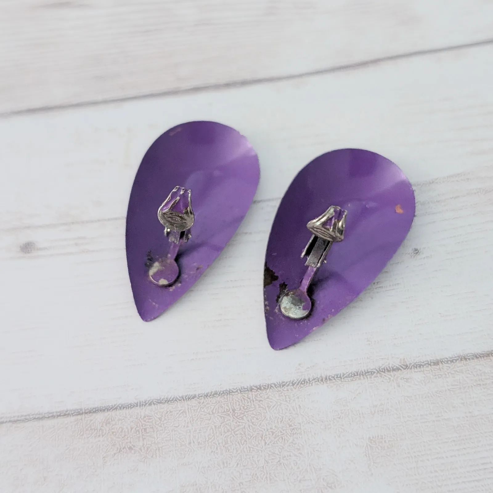 Vintage Clip On Earrings Very Large Purple Retro Teardrop Shape - Image 3