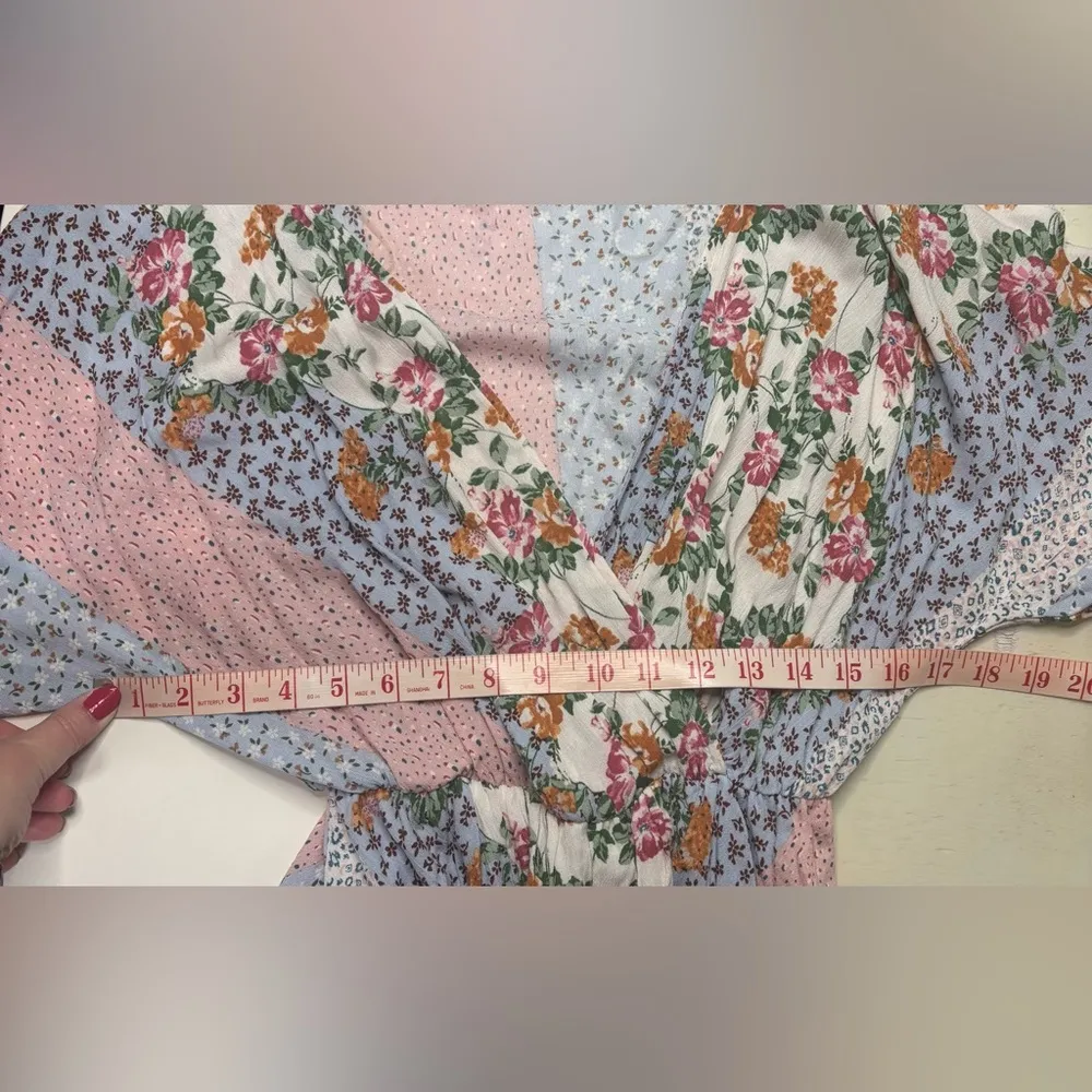 Everly Patchwork Floral Jumpsuit Romper Size Small V Neck Shorts Resort Boho - Image 3