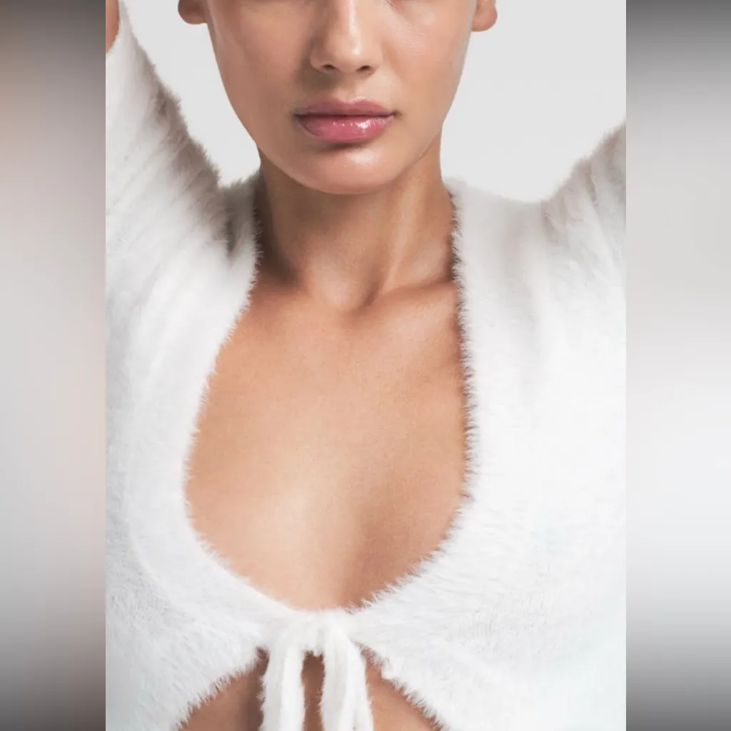 NWT SKIMS Women’s White Fuzzy Knits Tie Front Crop Top Size Large - Image 3