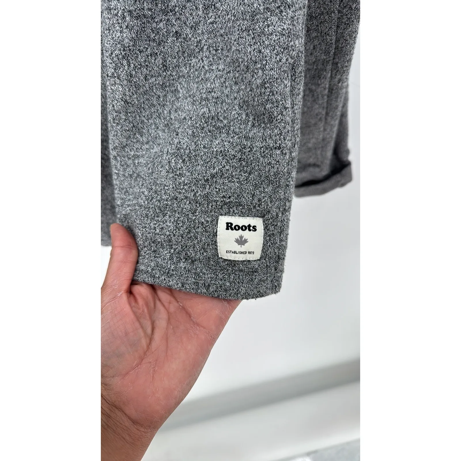 Roots Heritage quarter zip gray black size S cozy camping hiking thumb holes - Image 3