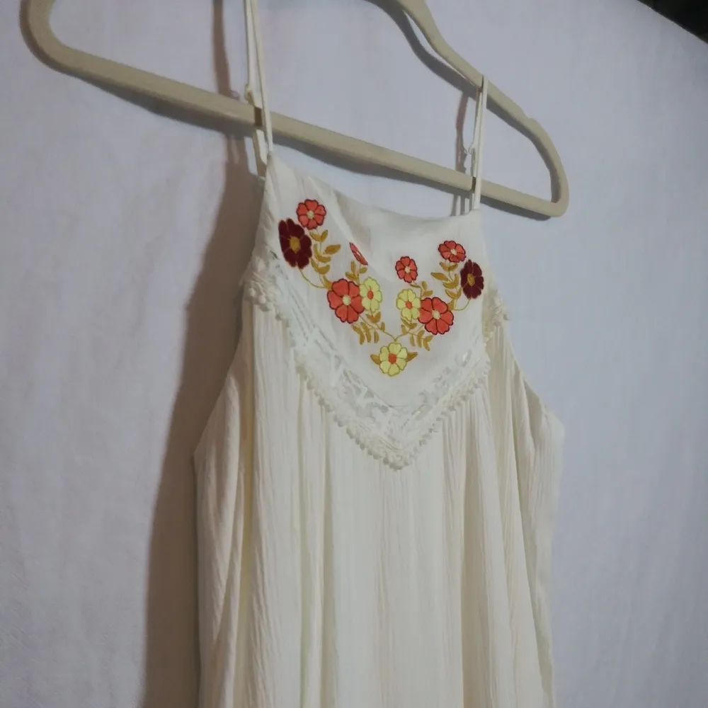 Francesca’s JUN & IVY Cream Retro Boho Floral Embroidered Tank Summer Dress Sz S Tan - Image 3