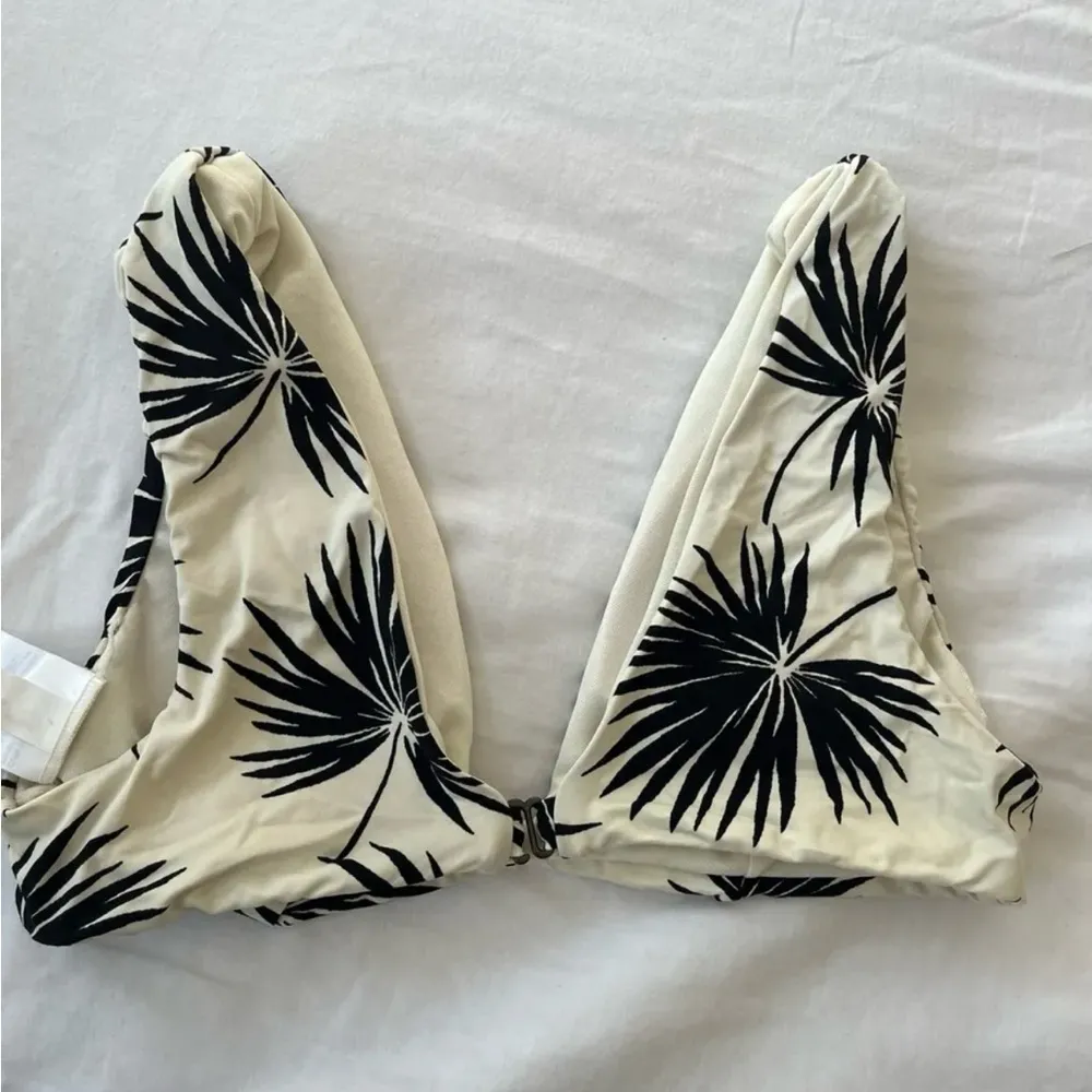 Billabong  bikini top perfect condition - Image 4