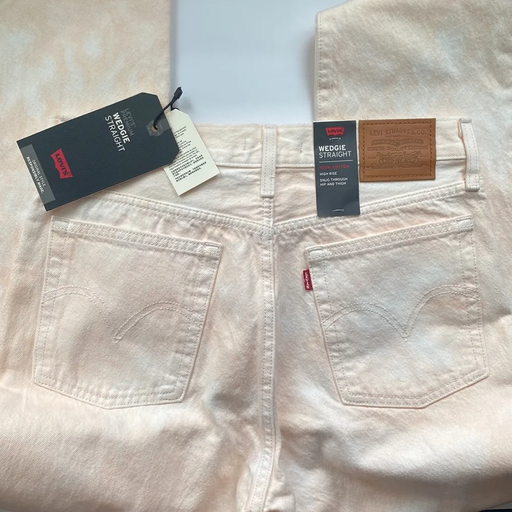 NWT  Wedgie Straight washed tie dye ankle jeans, size 30 - Image 8