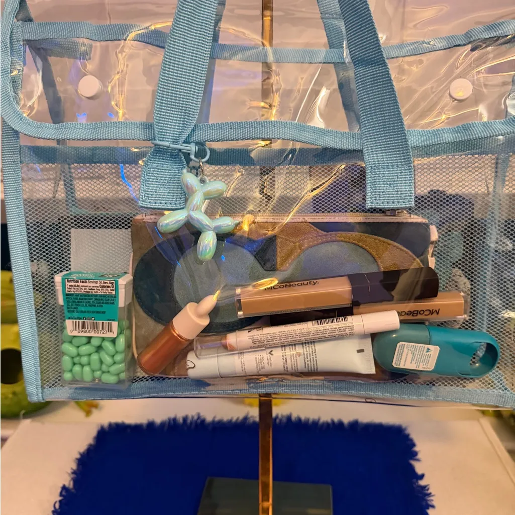 Brand new. Transparent, very thick and durable Tote with Blue Trim - Image 13