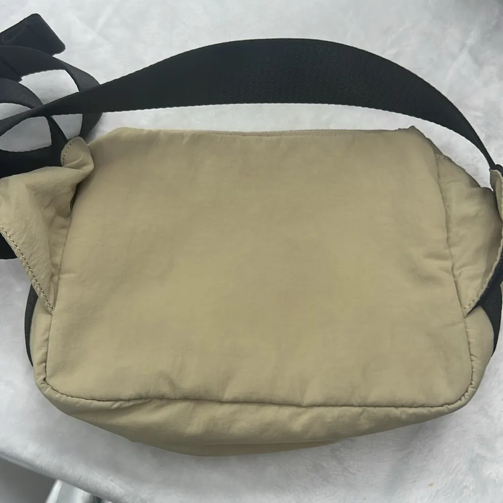 lululemon athletica Clean Lines Belt Bag - Image 4