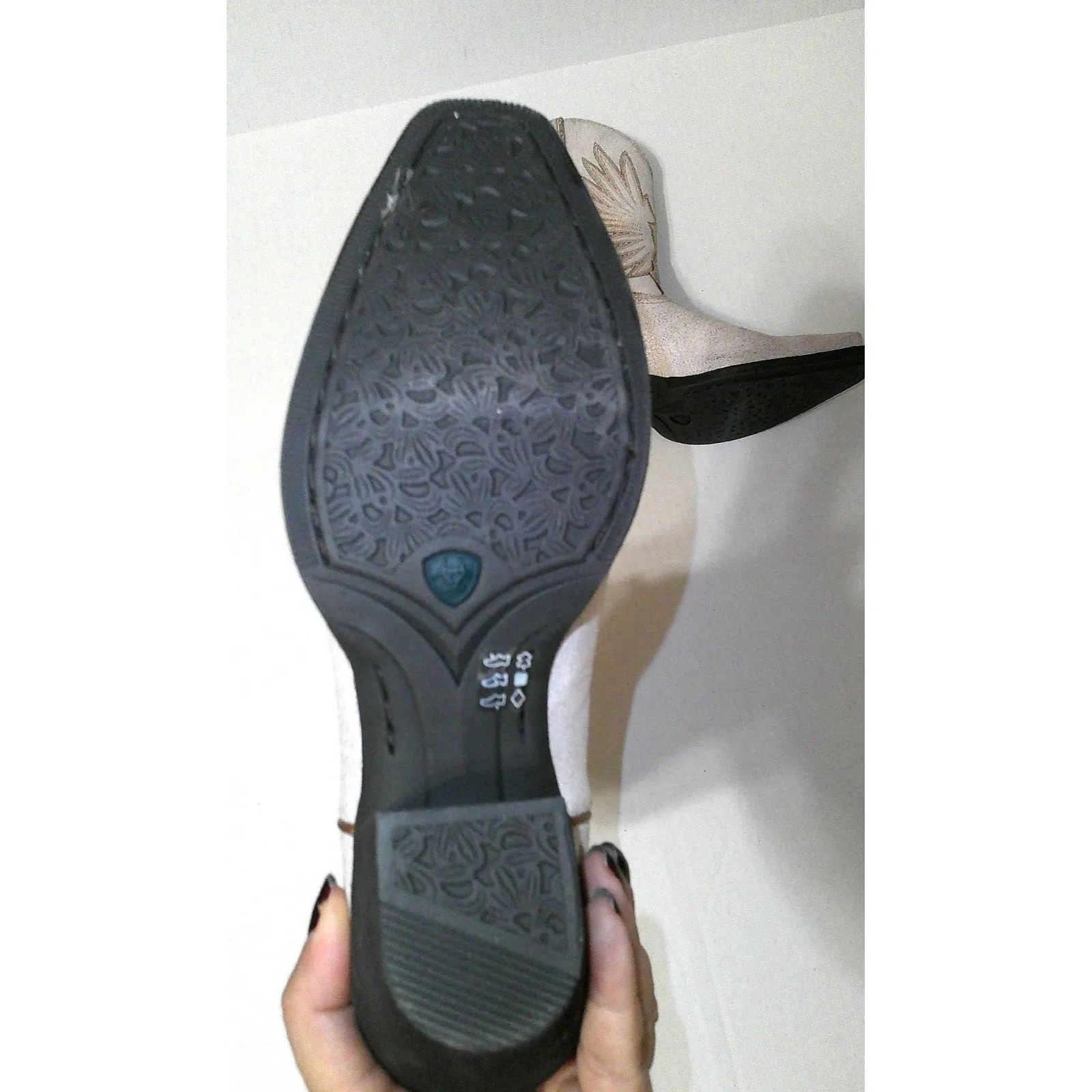 New NWT Womens 7.5 Ariat Goldie Boot Western Distressed White Leather Short - Image 5