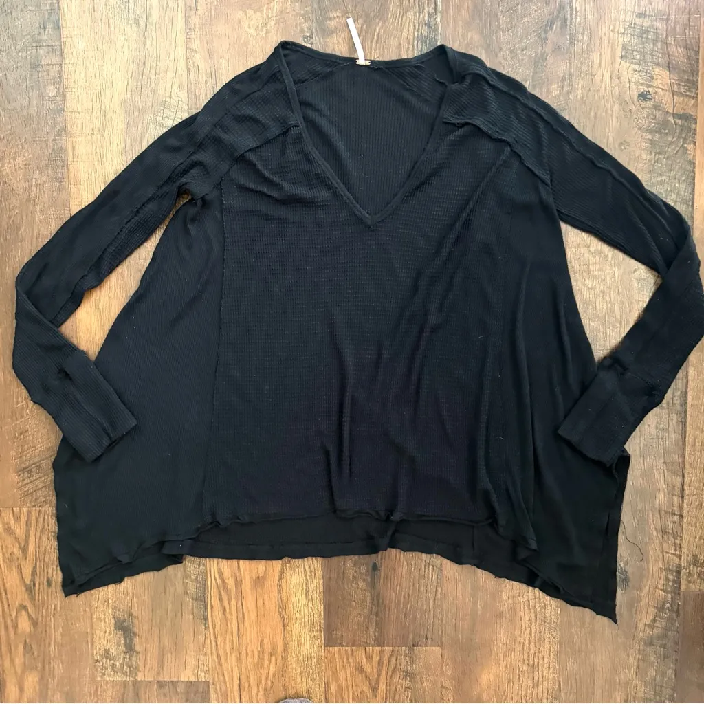 FREE PEOPLE waffle cotton blend V neck, oversized, long sleeve top, size XS - Image 7