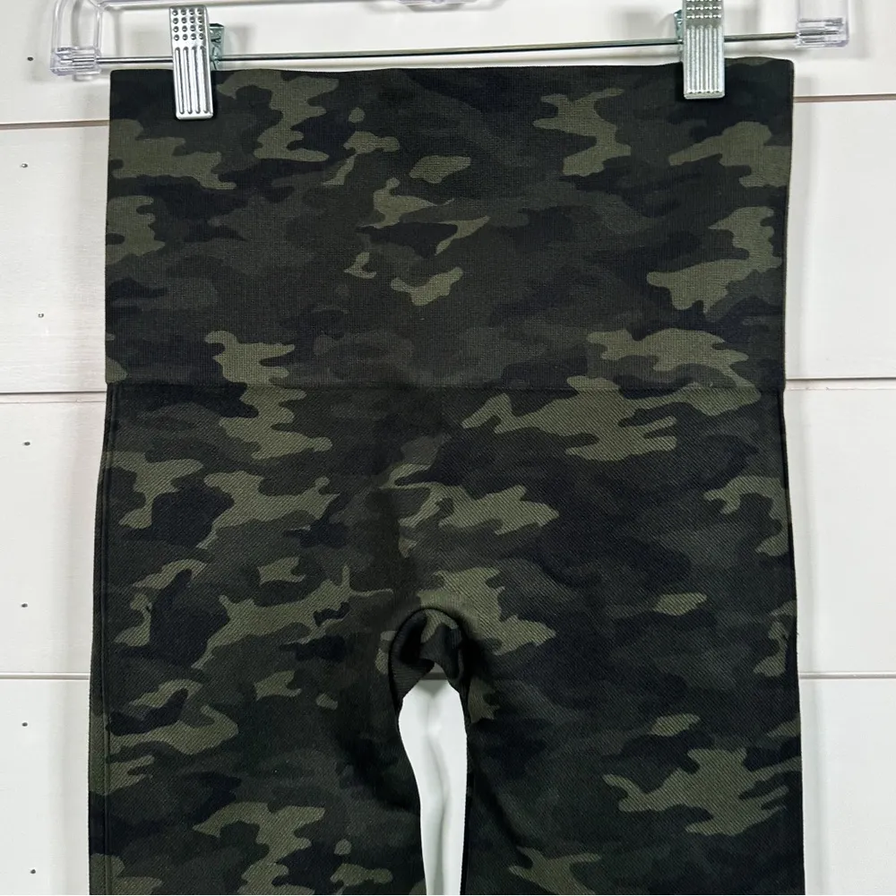 Spanx Seamless Dark Green Camo Leggings, EUC, Size Medium, MSRP $68 - Image 6