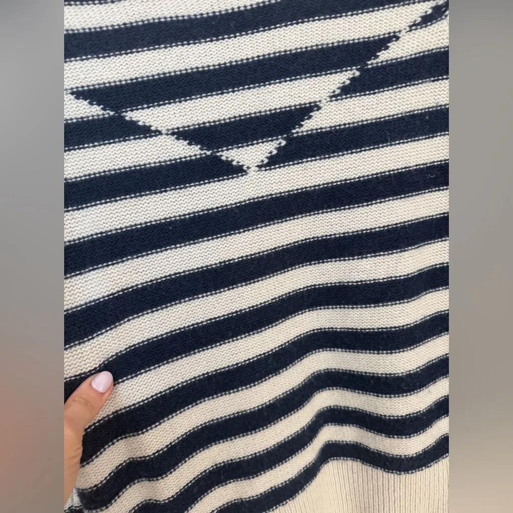 Vintage y2k American Eagle AE sweater navy striped wool v crew knit preppy 2010 - Image 7