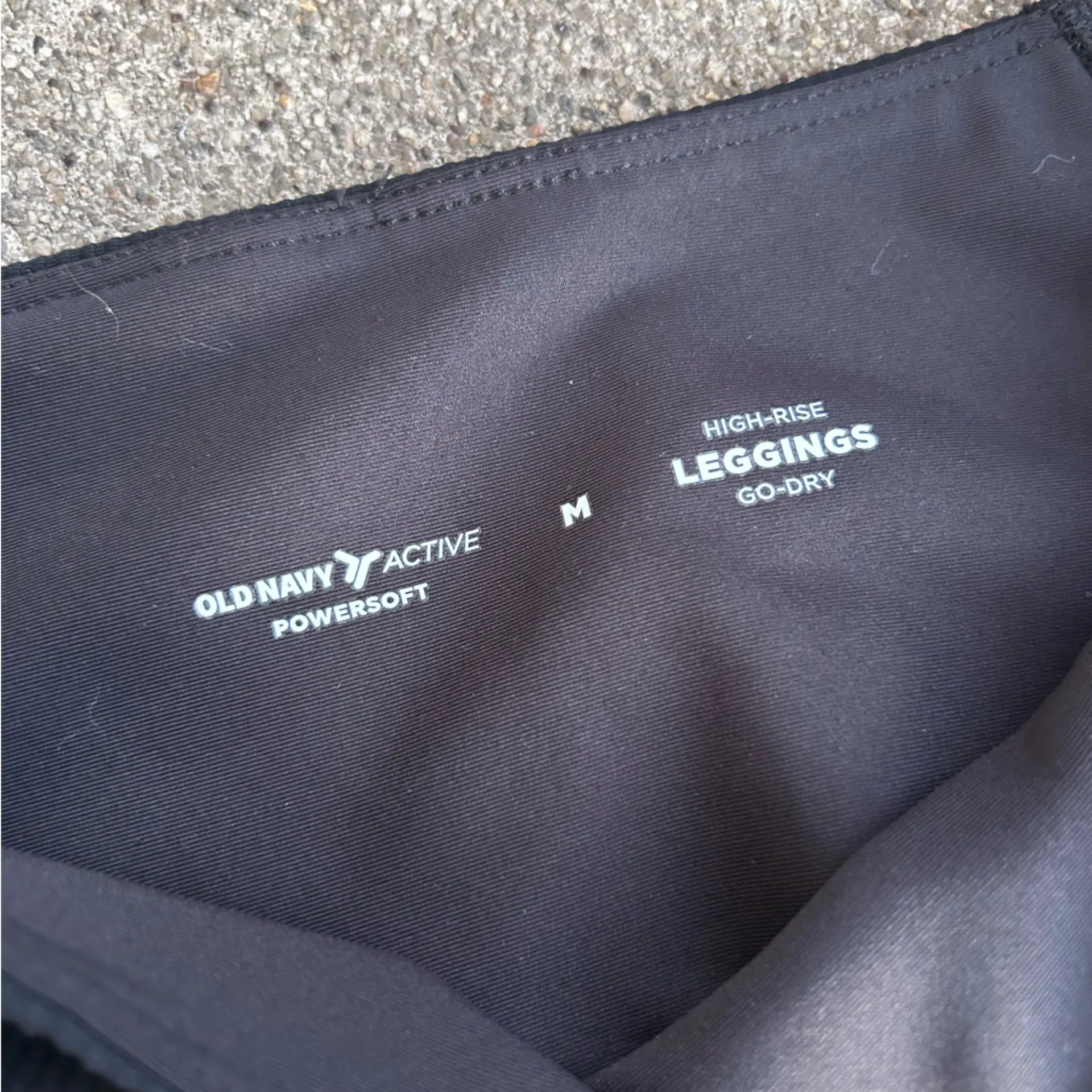 Old Navy Active Powersoft Hi-Rise Go Dry Leggings Medium - Image 5