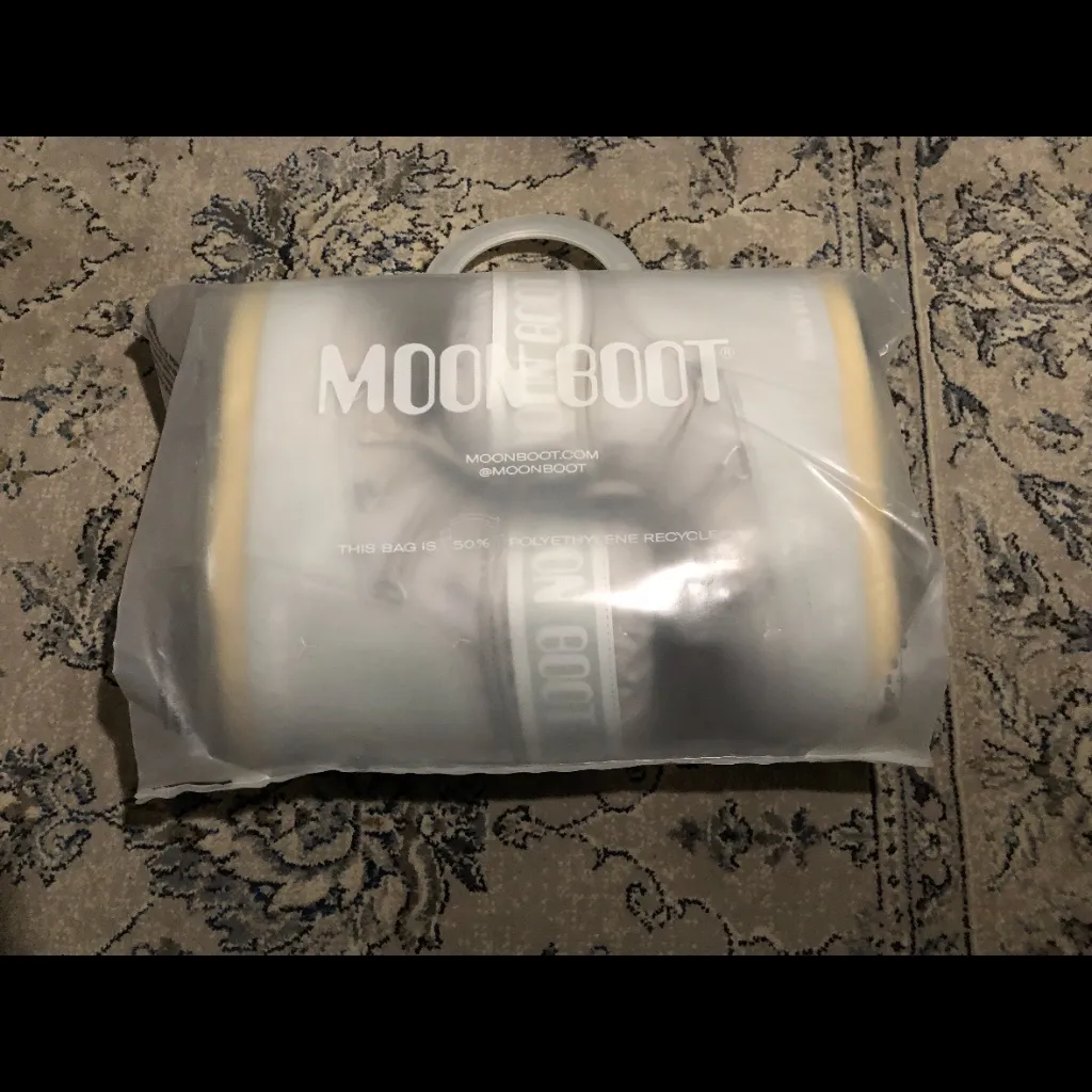 Moon Boot Light Gray Winter Boots Size 7 - Image 11