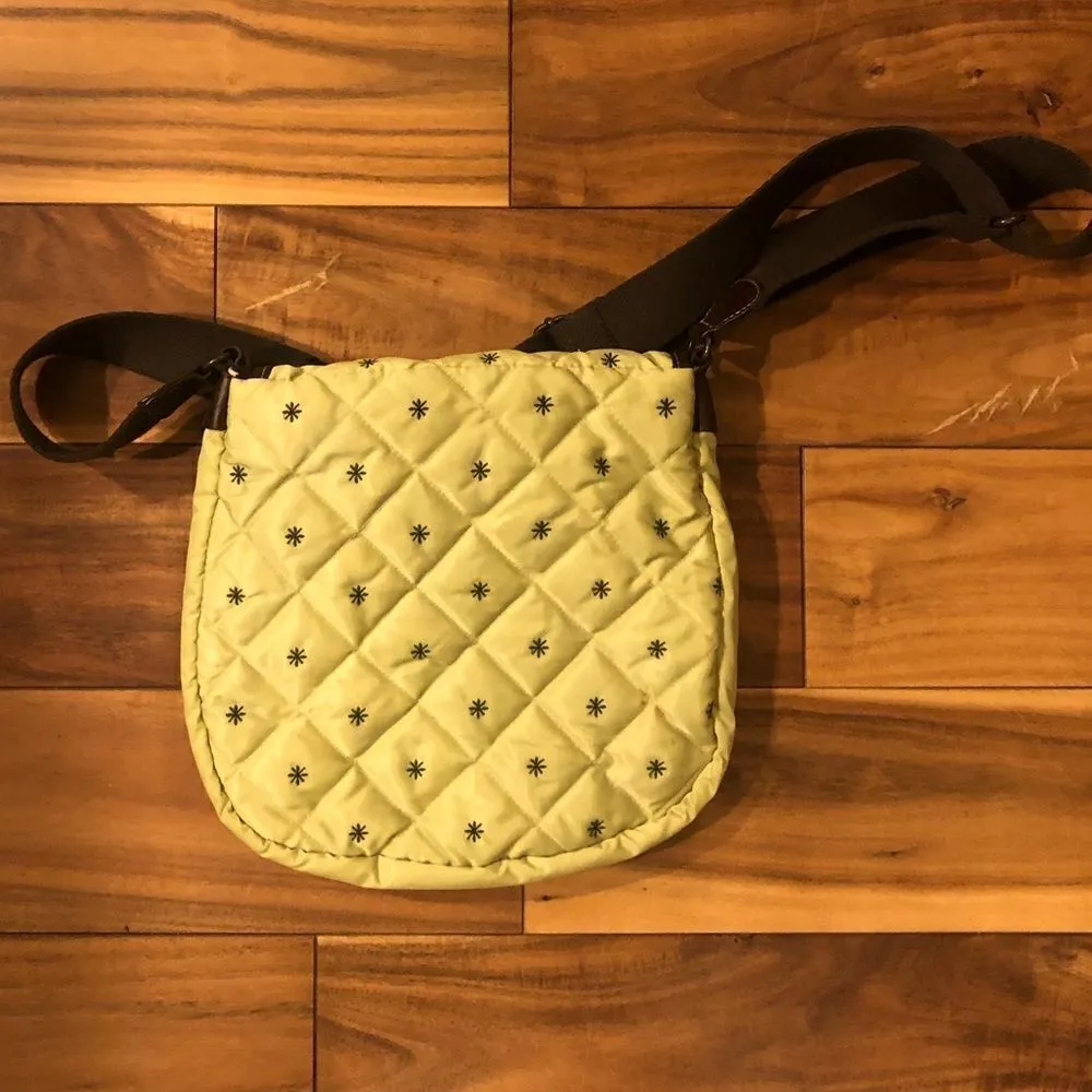 Eddie Bauer Light green quilted shoulder bag. - Image 2