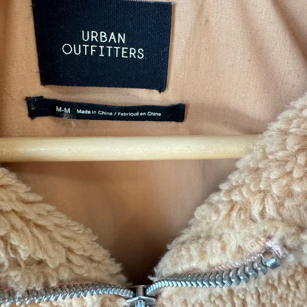 Urban‎ Outfitters Teddy Jacket Full Zip Up Cropped Beige Coat Size Medium - Image 4