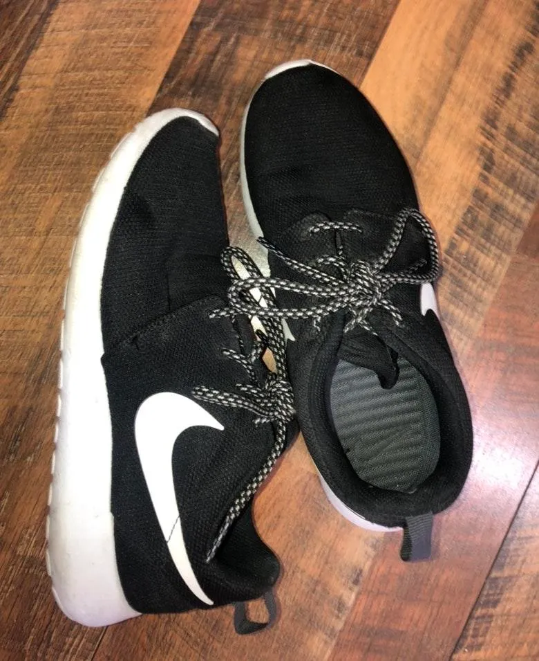 Nike Tennishoes - Image 2