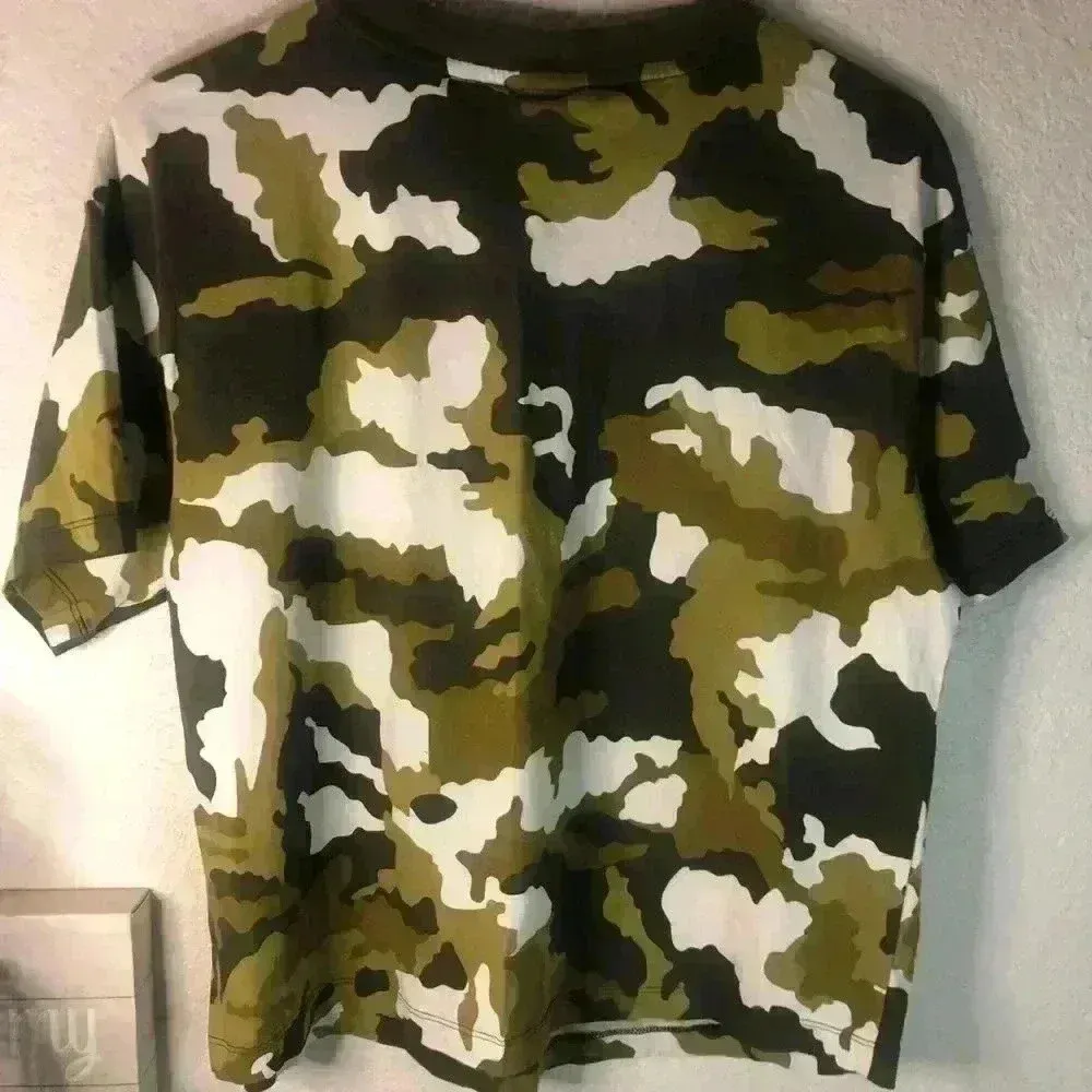 Nike green camo crop t shirt sz S - Image 4