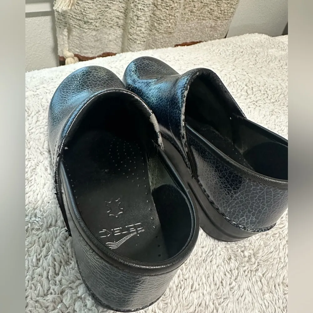 Dansko Women's 40 Professional Clog Black Silver Iridescent Crackle Slip On Shoe - Image 3