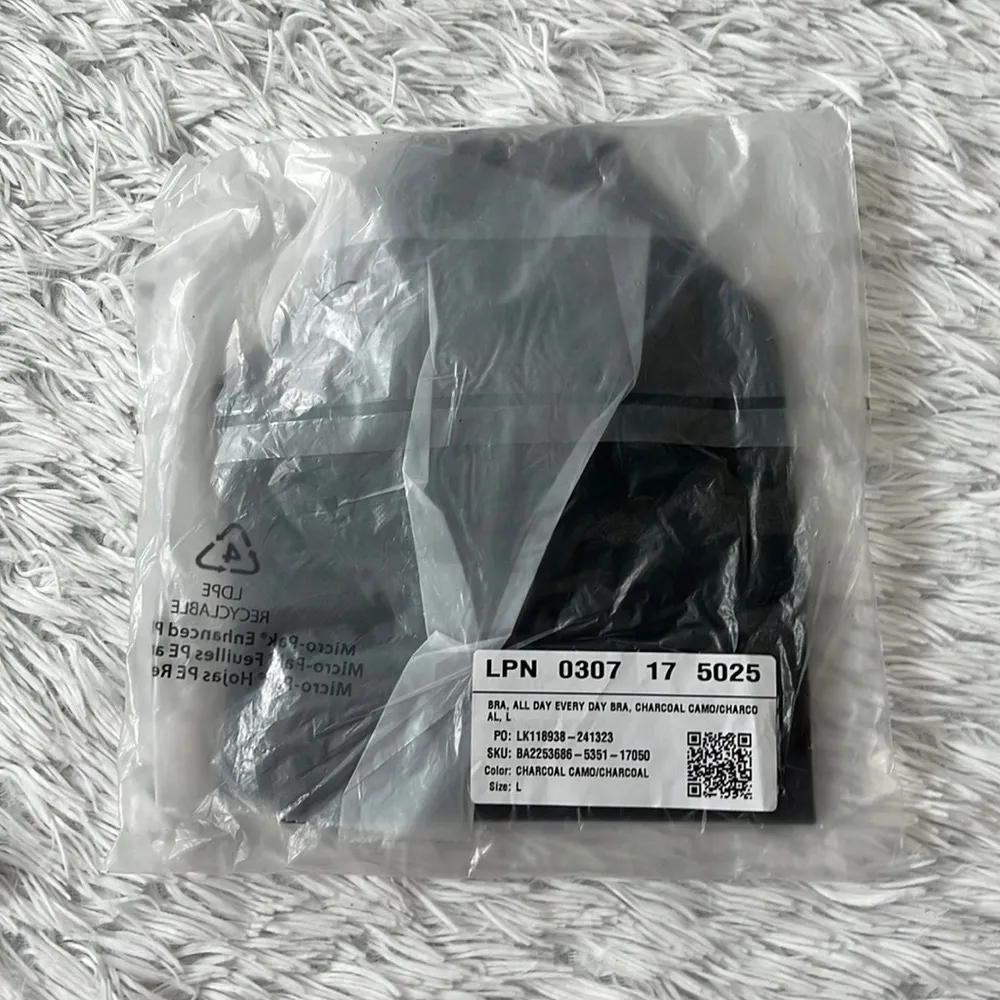 New FABLETICS Sports bra All Day Every Day in Charcoal Camp size Large - Image 2