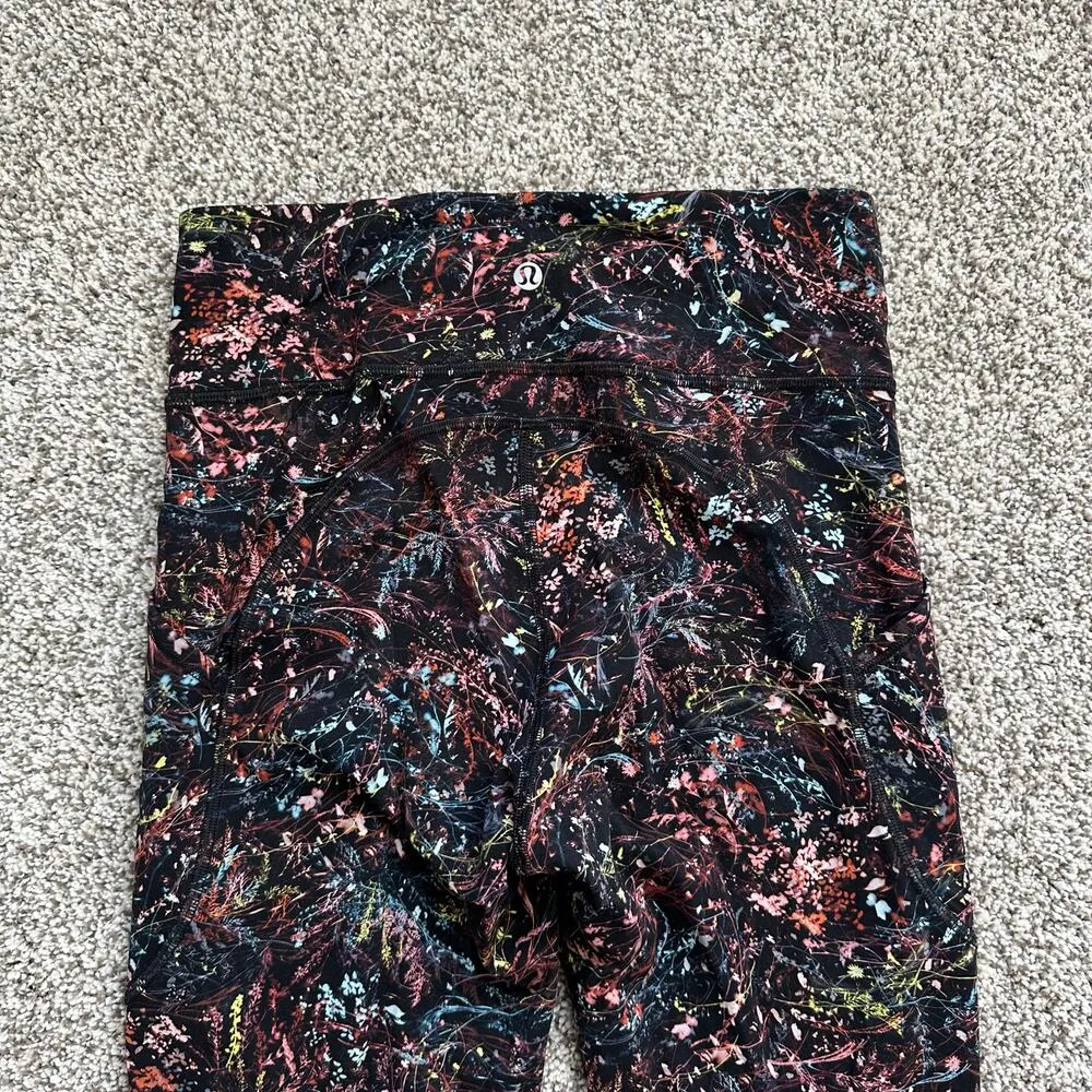 Lululemon black floral nature pattern leggings size 6 - Image 5
