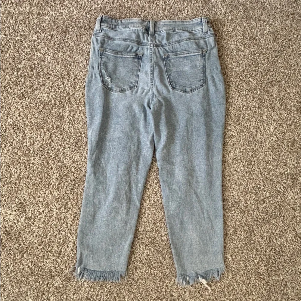 Maurices High Rise Light Wash Distressed Ripped Denim Jeans Casual 10 Short - Image 4