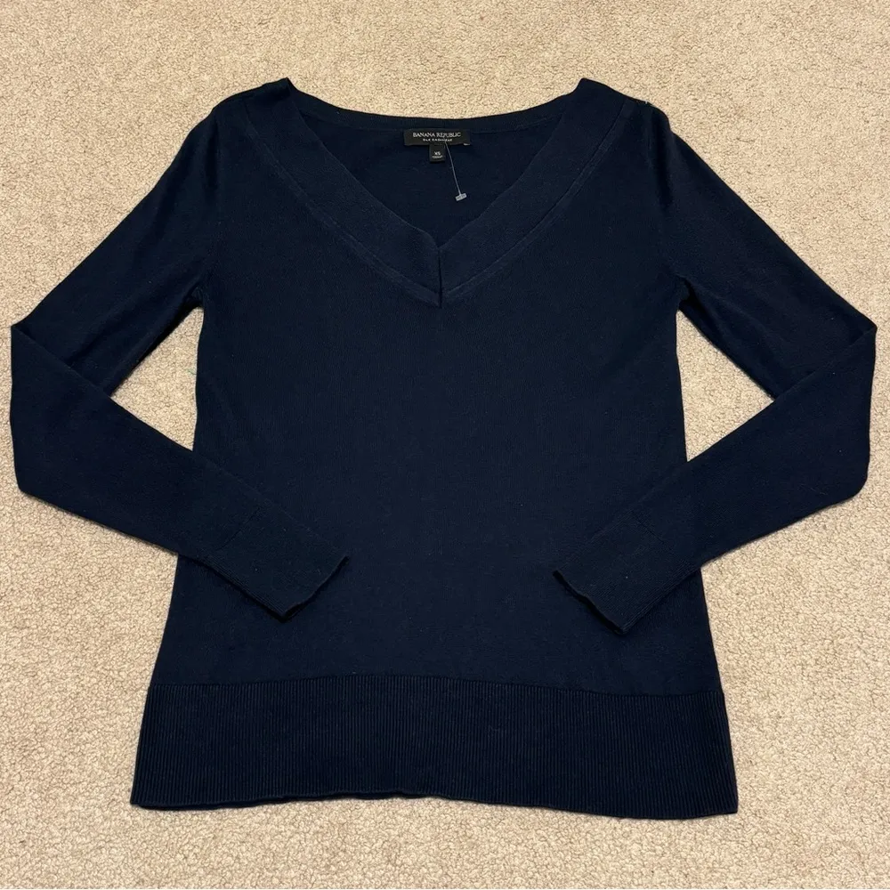Banana Republic Silk Cashmere Blend V Neck Lightweight Sweater Size XS Women's - Image 2