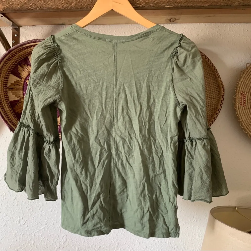 ☀️ Green Bordeaux bell sleeve top - Image 5