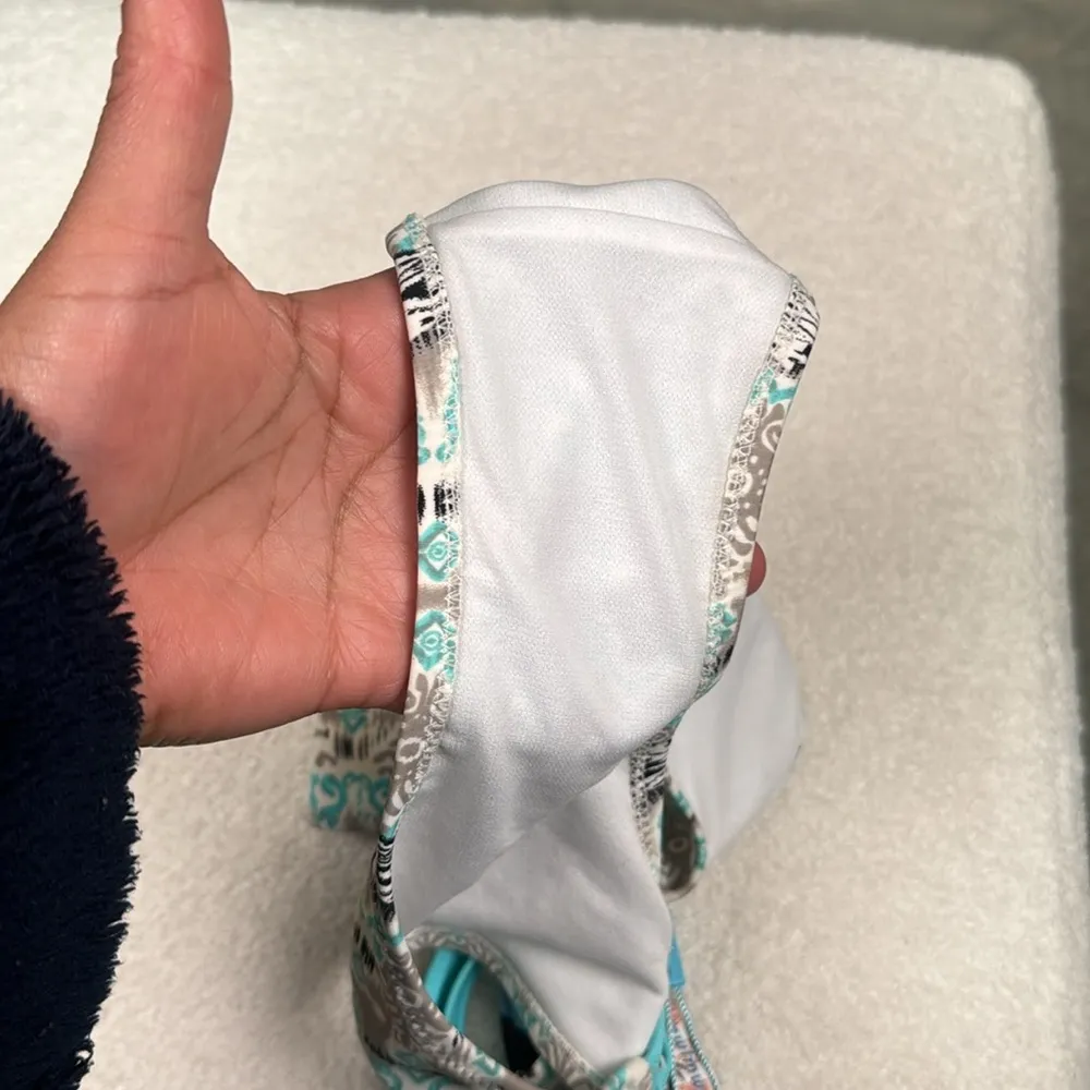 Bingo Surf White and Gray Patterned bikini bottoms Size M - Image 6