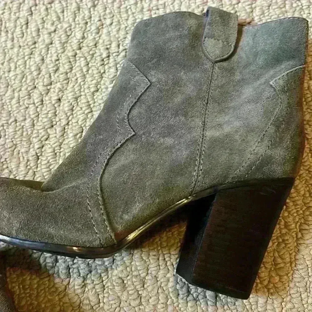 Aerosoles Faux suade gray booties - Image 4