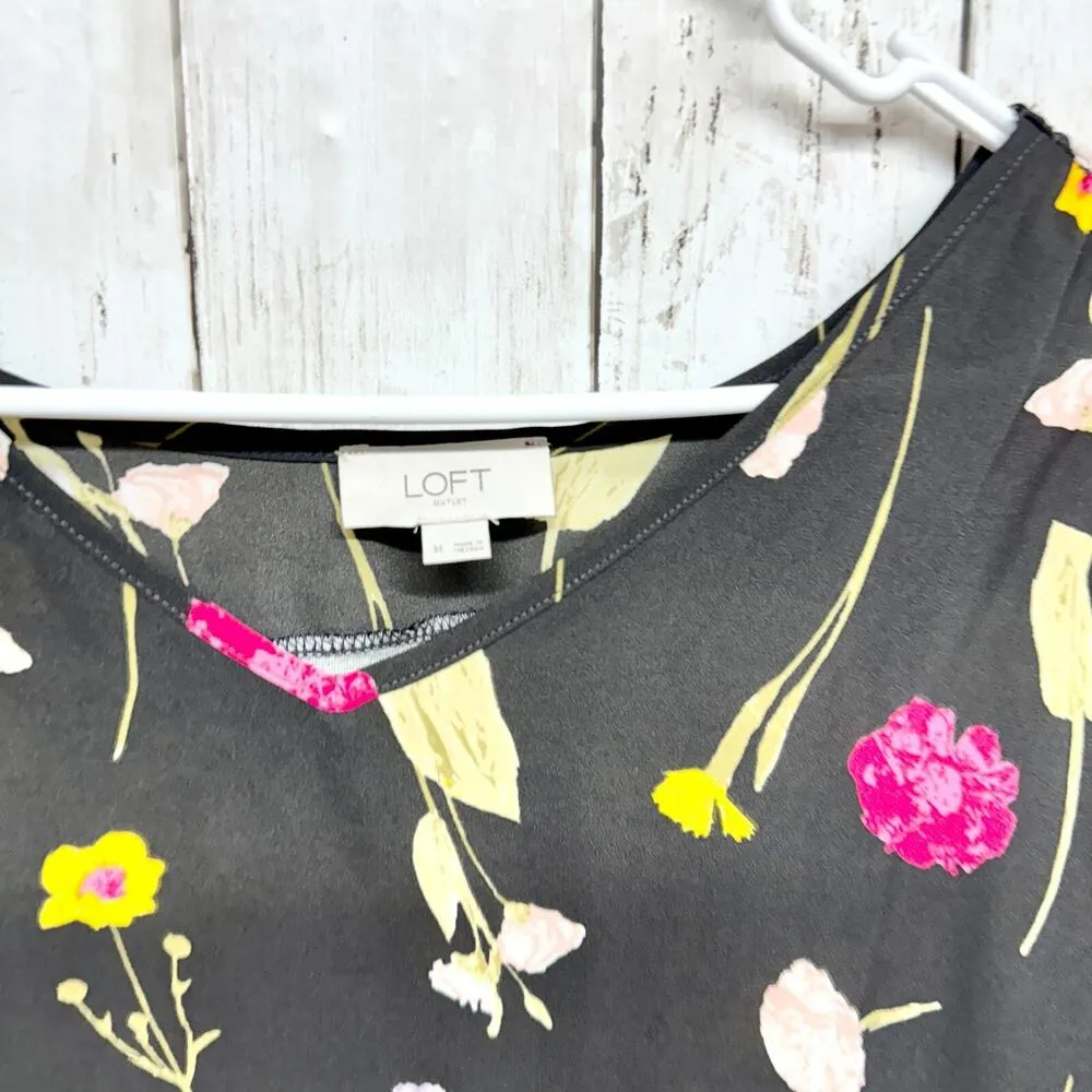 Loft Blouse Women's Size M Cap Sleeve Black Pink Floral Short Sleeve Top Curved - Image 2