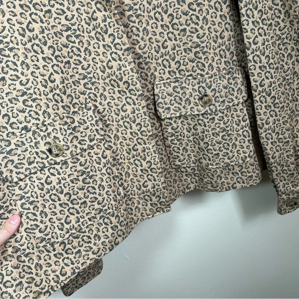 EASEL Oversized Tan & Black Leopard Peekaboo Button Up Jacket Large NWT - Image 8