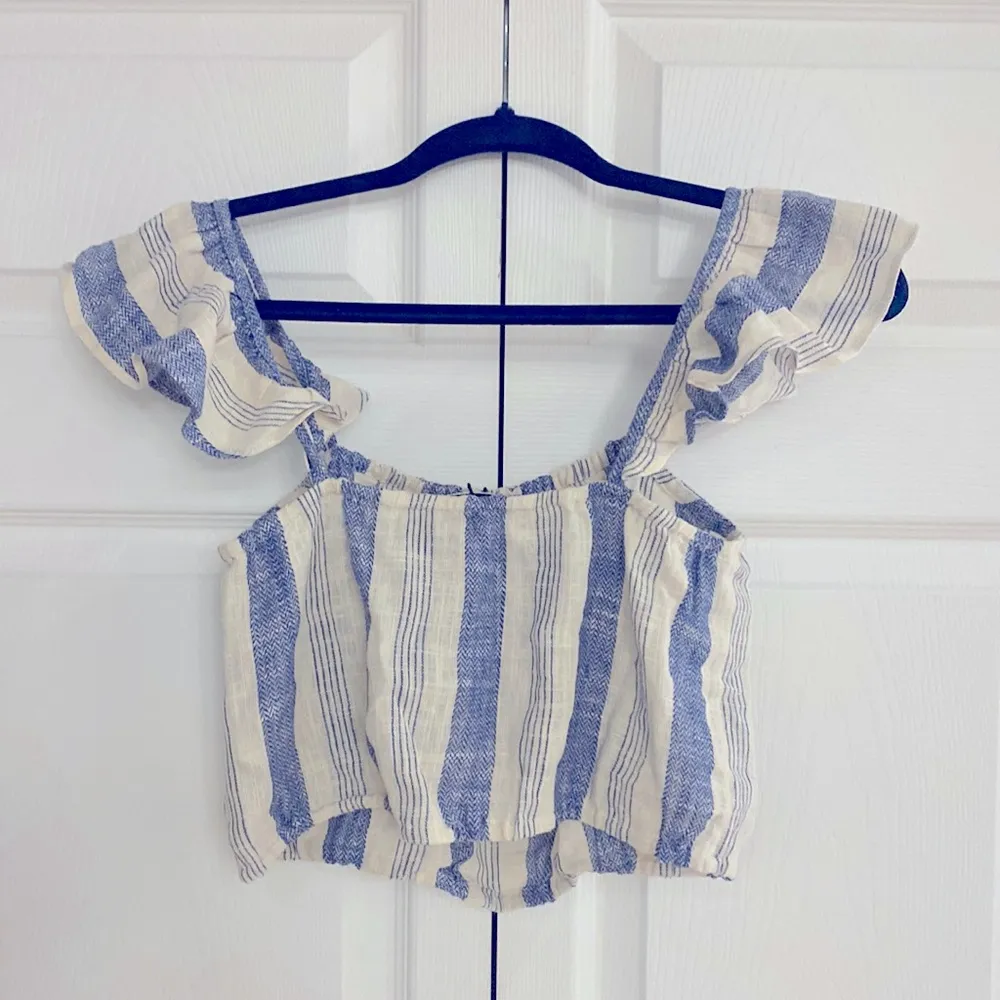 Celestia Flutter Sleeve Blouson Crop Top - Image 6