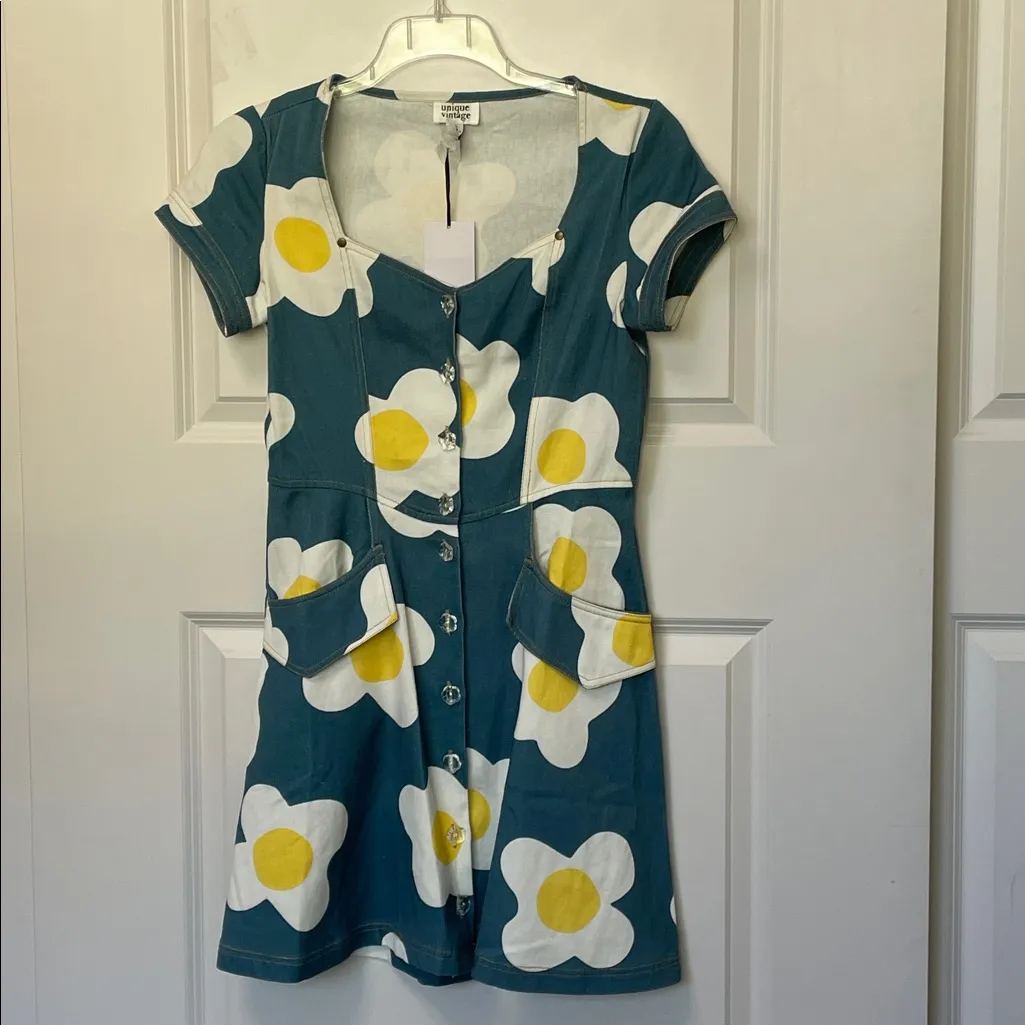 Unique Vintage 1970s Blue Denim & Egg Flower Print Flare Dress Medium - Image 4