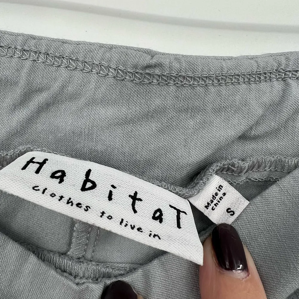 Habitat gray pull on flat front stretch waist pants career casual size small - Image 4