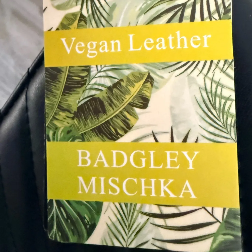 Badgley Mischka Black V Quilted Vegan leather Crossbody Bag with gold chain - Image 10