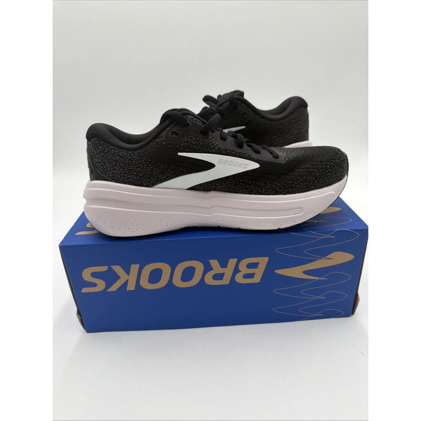 Brooks Women's Ghost Max 2 Running Shoes Orchid Ice 7 NWB-No LID - Image 5