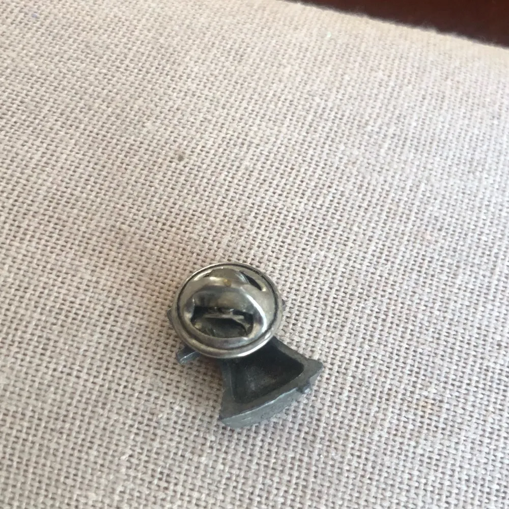 Vintage UAW Cap Liberty Bell Pin - Image 2